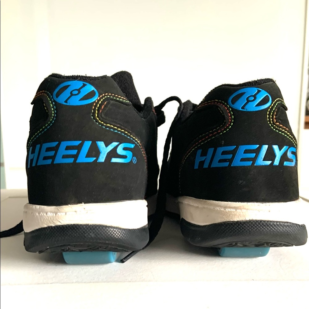 Kids unisex heelys.